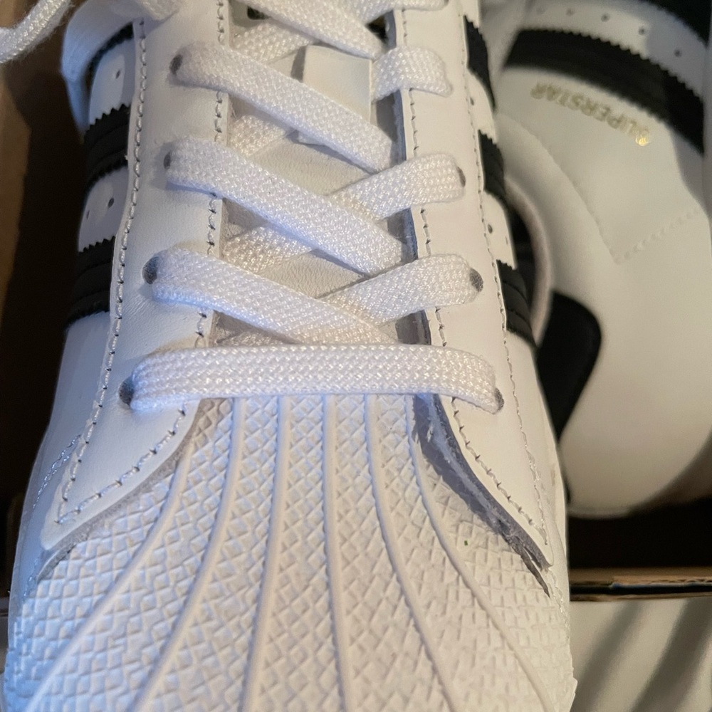 Adidas - Picture 2 of 3